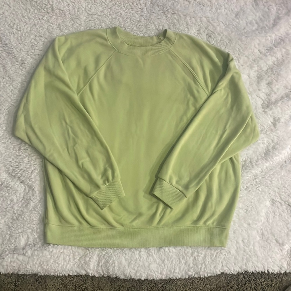 AMERICAN EAGLE LIGHT GREEN CREW NECK. SIZE XS (FITS MORE LIKE A MEDIUM). WOMEN’S